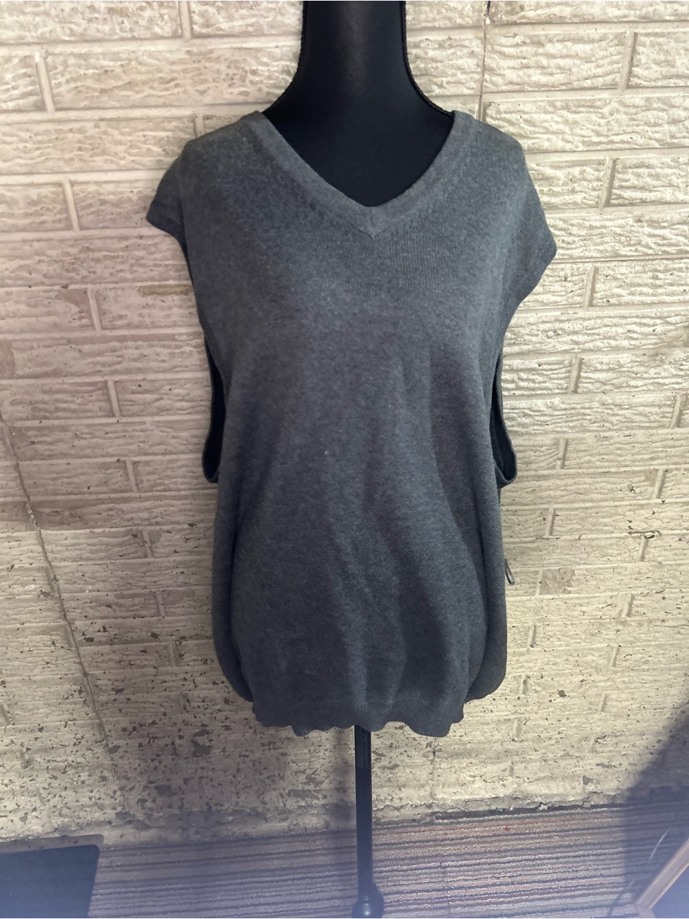 Vintage 90s AKA Eddie Bauer Men’s Charcoal Gray V-Neck Sweater Vest Size XXL